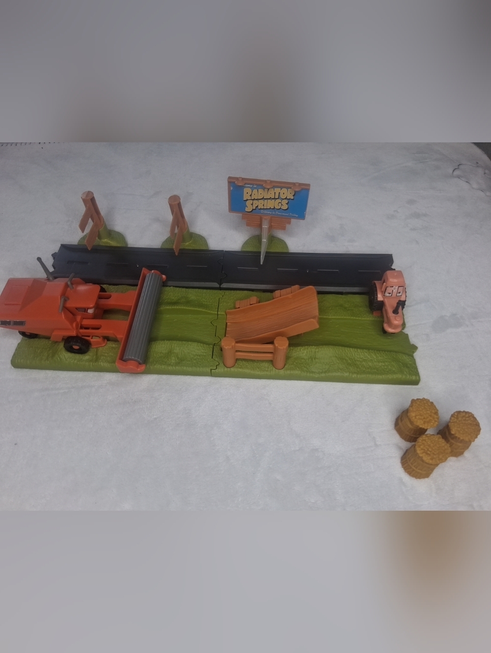 Disney Pixar Cars Frank Escape & Stunt Race Playset Lightning McQueen Tractor